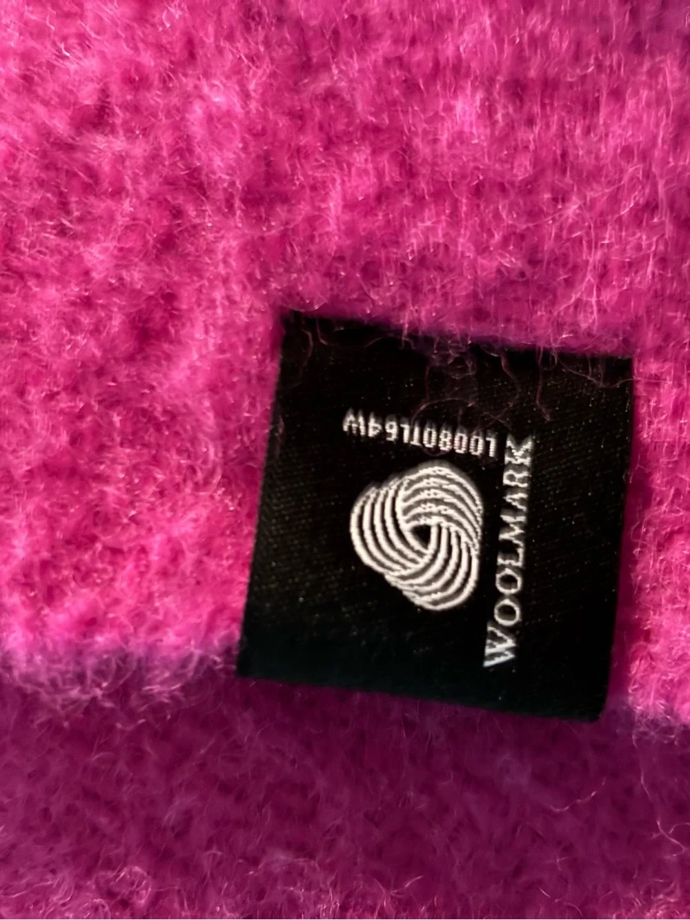 Ullpledd Switzerland 100% Wool Magenta throw 49” by 62” imported perfect cond
